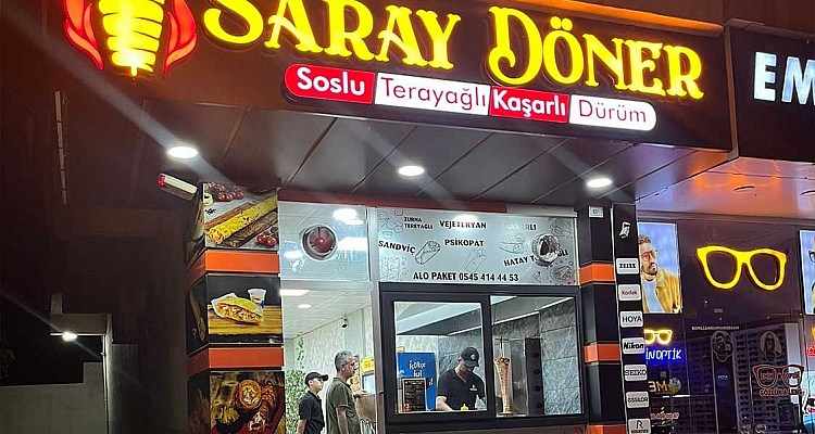Saray Döner’den Lezzet Tutkunlarına Özel: Tereyağlı Kaşarlı Soslu Dürüm Büyük İlgi Görüyor Saray Döner’den Lezzet Tutkunlarına Özel: Tereyağlı Kaşarlı Soslu Dürüm Büyük İlgi Görüyor
