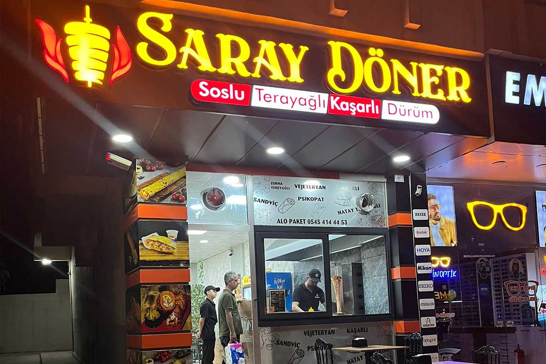 Saray Döner’den Lezzet Tutkunlarına Özel: Tereyağlı Kaşarlı Soslu Dürüm Büyük İlgi Görüyor